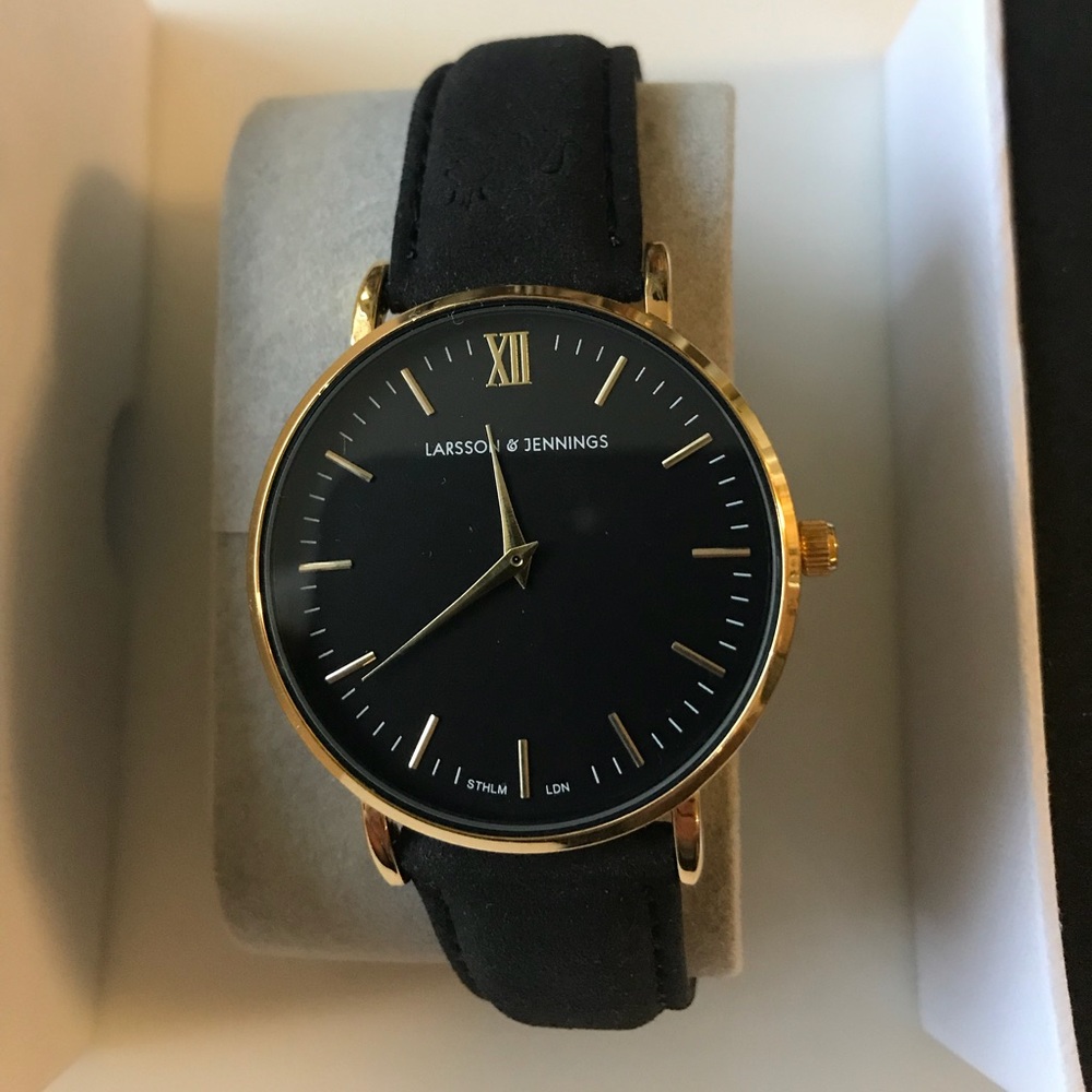 Men’s Larsson and Jennings gold and black color